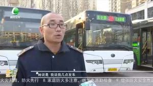 28路公交司機(jī)拾金不昧暖人心